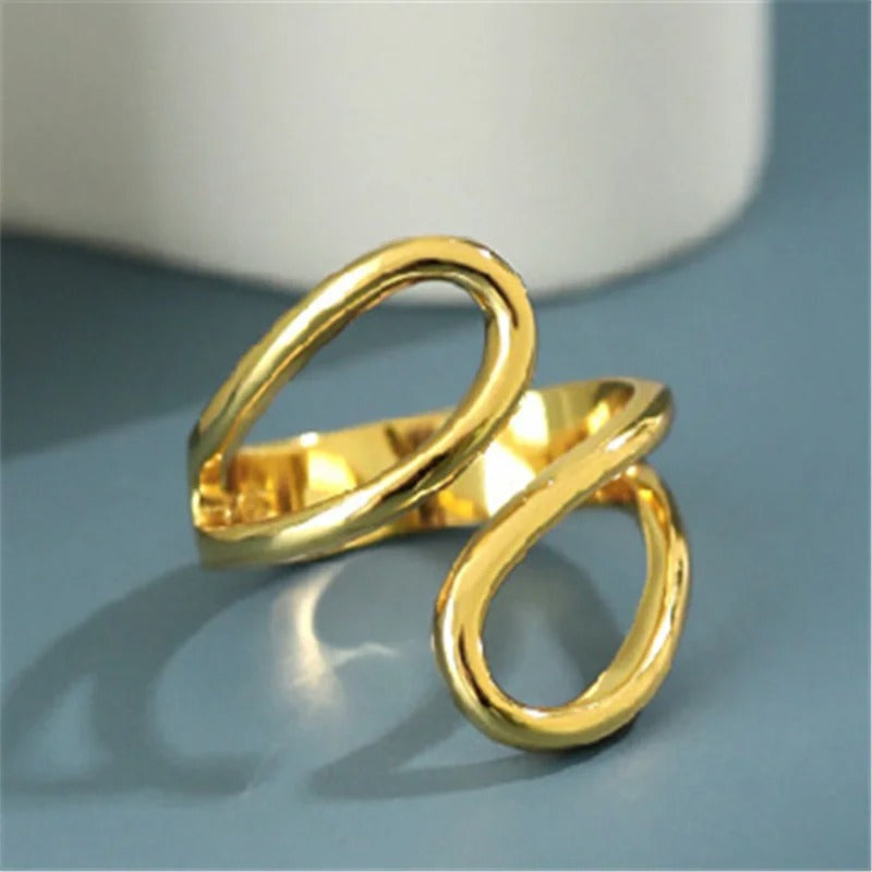 Retro Gold Timeless Curved Open-Loop Style Ring