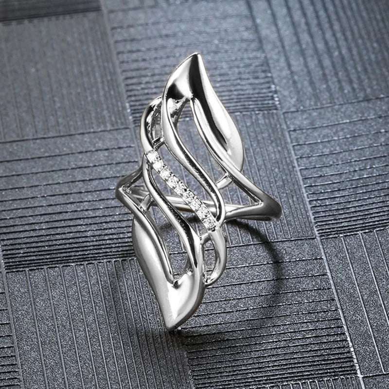 Vintage Silver Flowing Design Ring