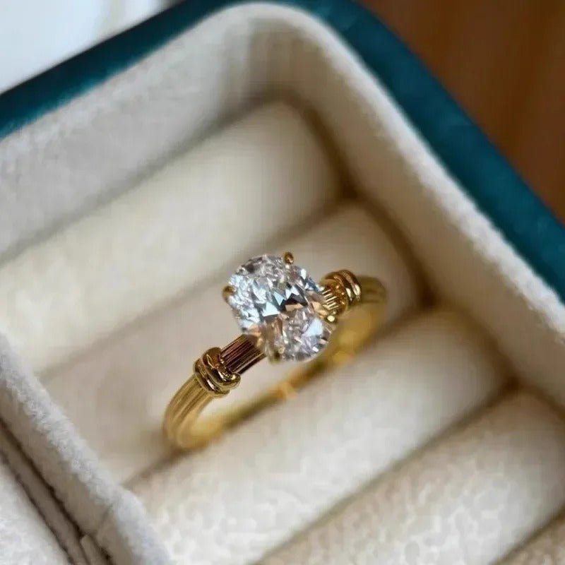 Vintage Gold & Silver Oval Line Knot Shiny Gemstone Adjustable Ring