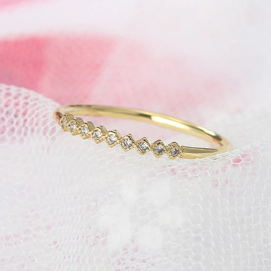 Vintage Gold Sparkling Diamond-Cut Stone Ring