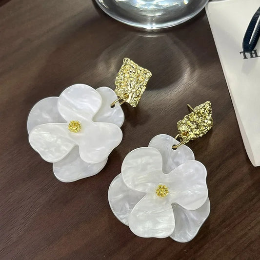 Vintage Gold & White Flower Pendant Dangle Earrings